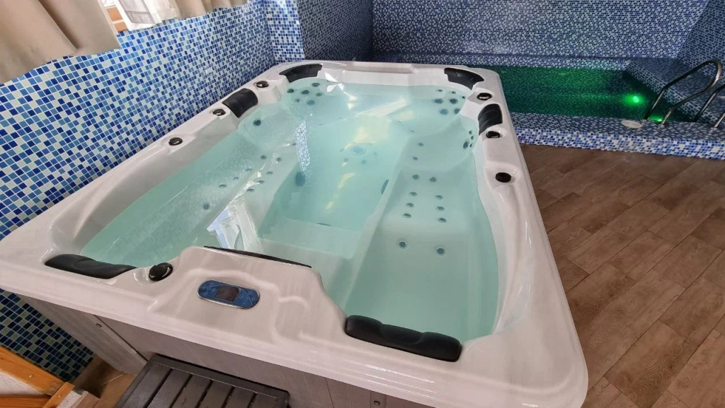 Доставка и монтаж гидромассажного СПА-бассейна Joy Spa JY 8002 для семьи Гульнуры в г. Белорецк
